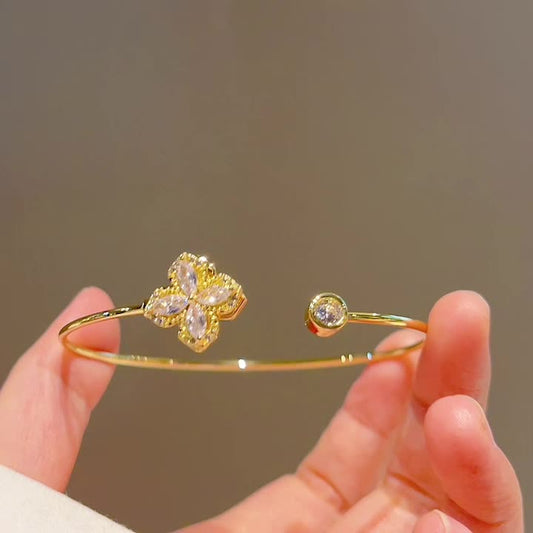 Bangle z Obracającymi Się Płatkami Gleam